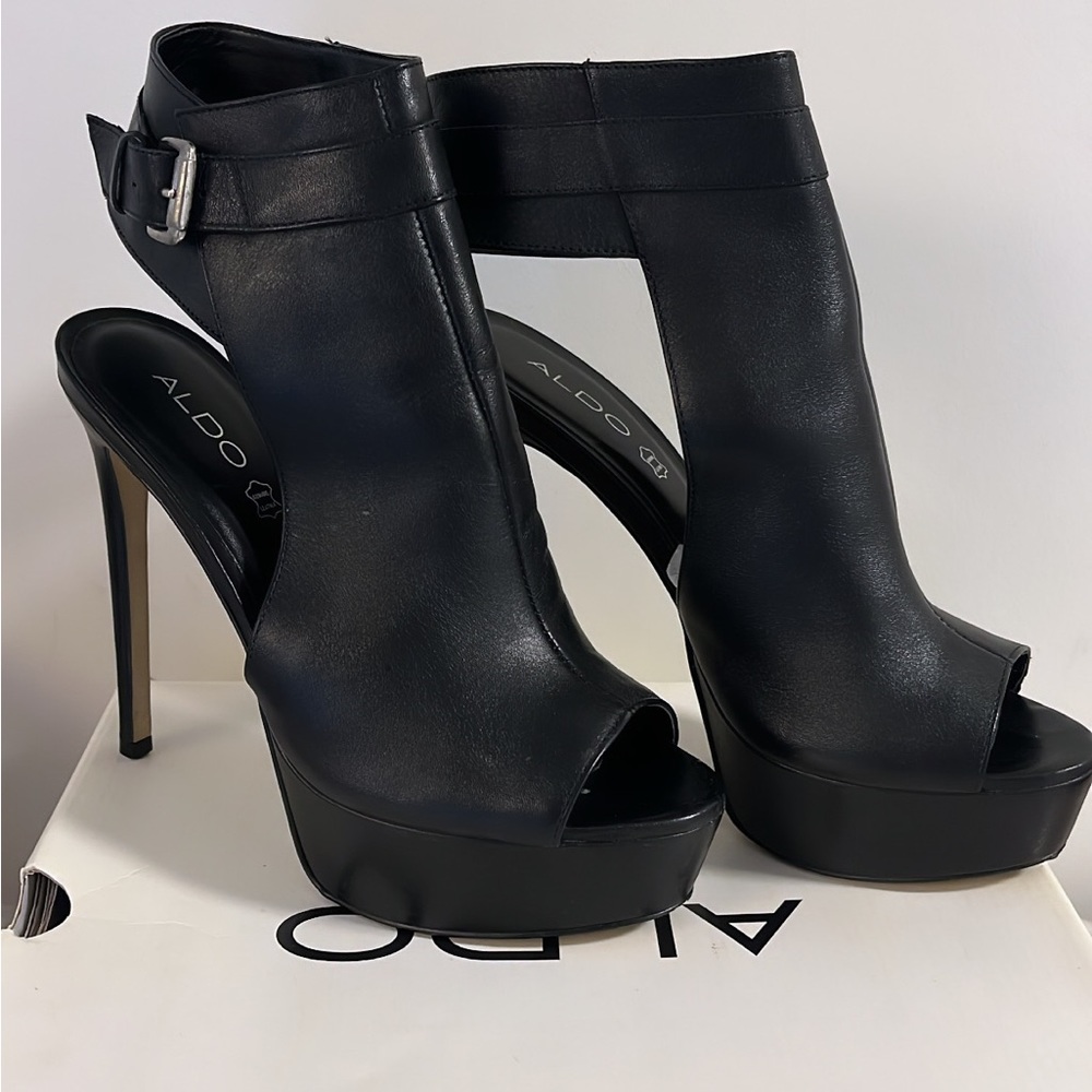 Black Aldo heels in style Ahumada